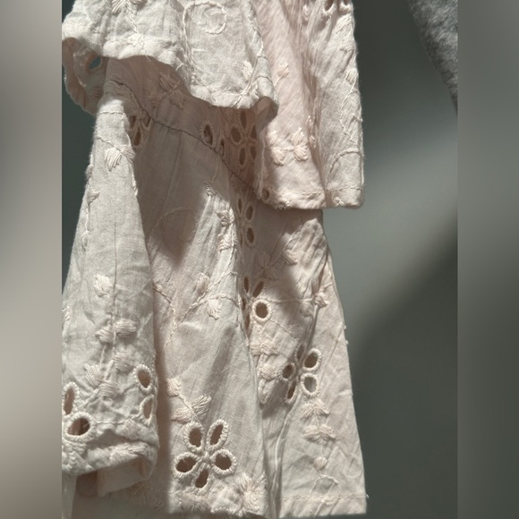 NWT THML “Simply Chic” Eyelet Ruffle Sleeve Sweatshirt Women’s Size Medium - Picture 2 of 6